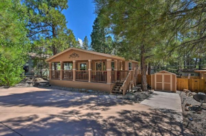 Cozy Munds Park Cabin with Deck and Fire Pit!